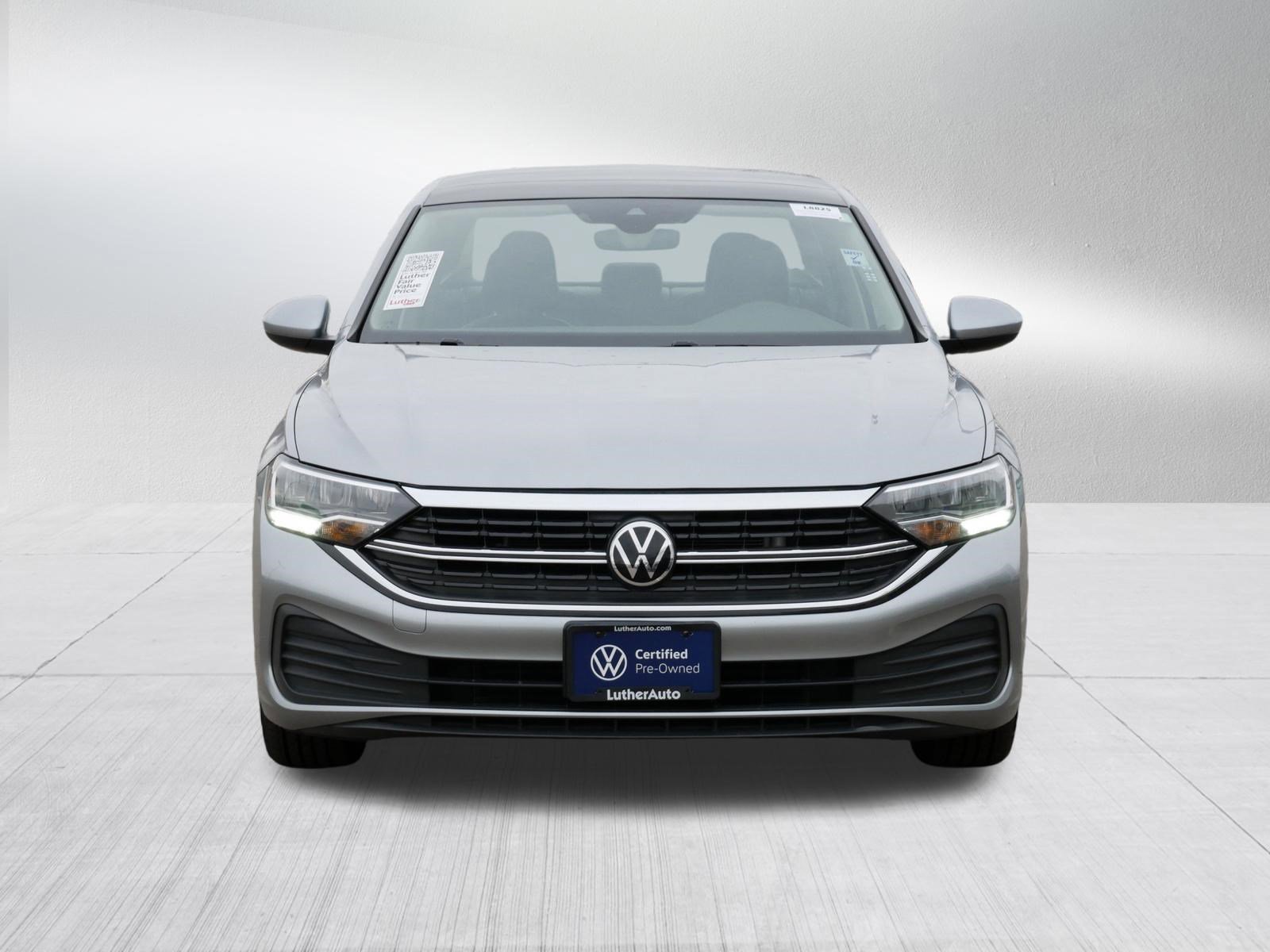 Certified 2024 Volkswagen Jetta SE image 2