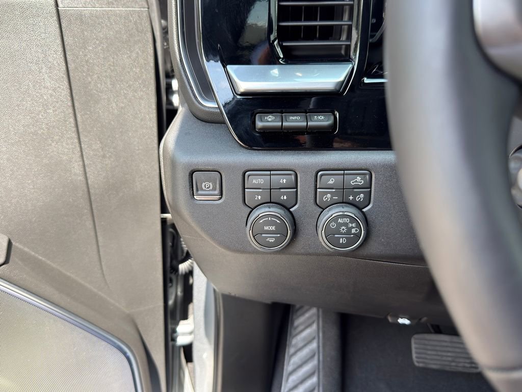 Used 2026 Chevrolet Silverado 1500 High Country w/ Technology Package image 24