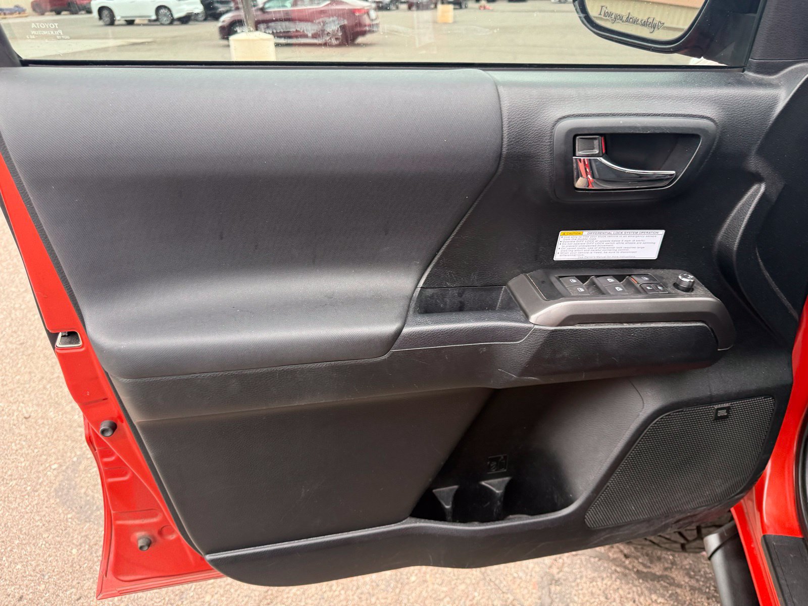 Used 2017 Toyota Tacoma TRD Off-Road AWD/4WD image 16