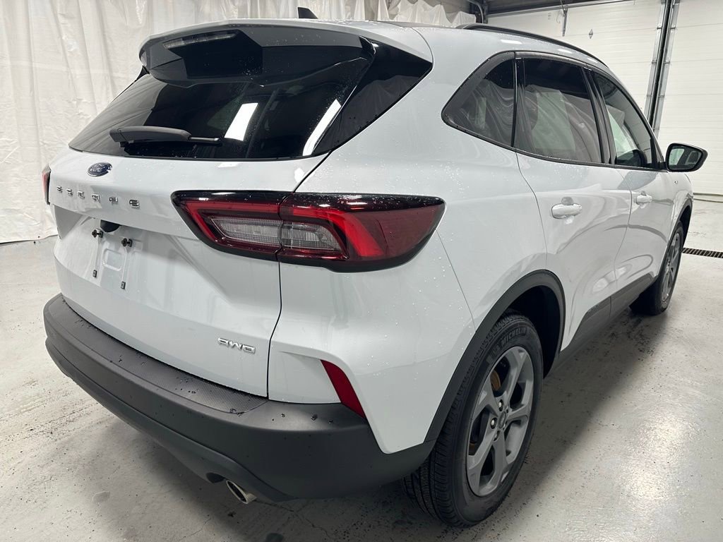 Used 2025 Ford Escape ST-Line AWD/4WD image 7