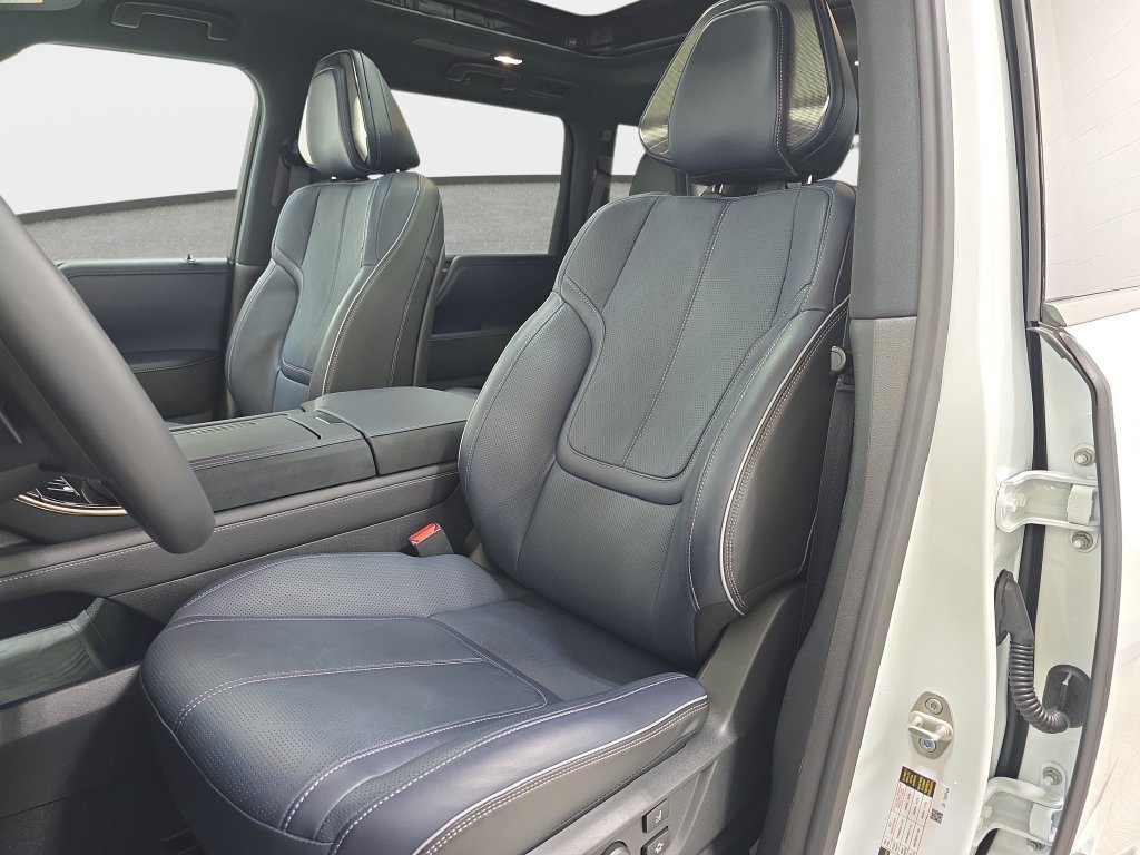 Certified 2026 INFINITI QX80 4WD w/ Sport Exterior Package image 12