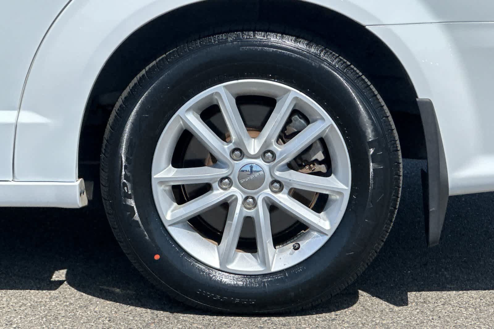Used 2019 Dodge Grand Caravan SXT FWD image 31
