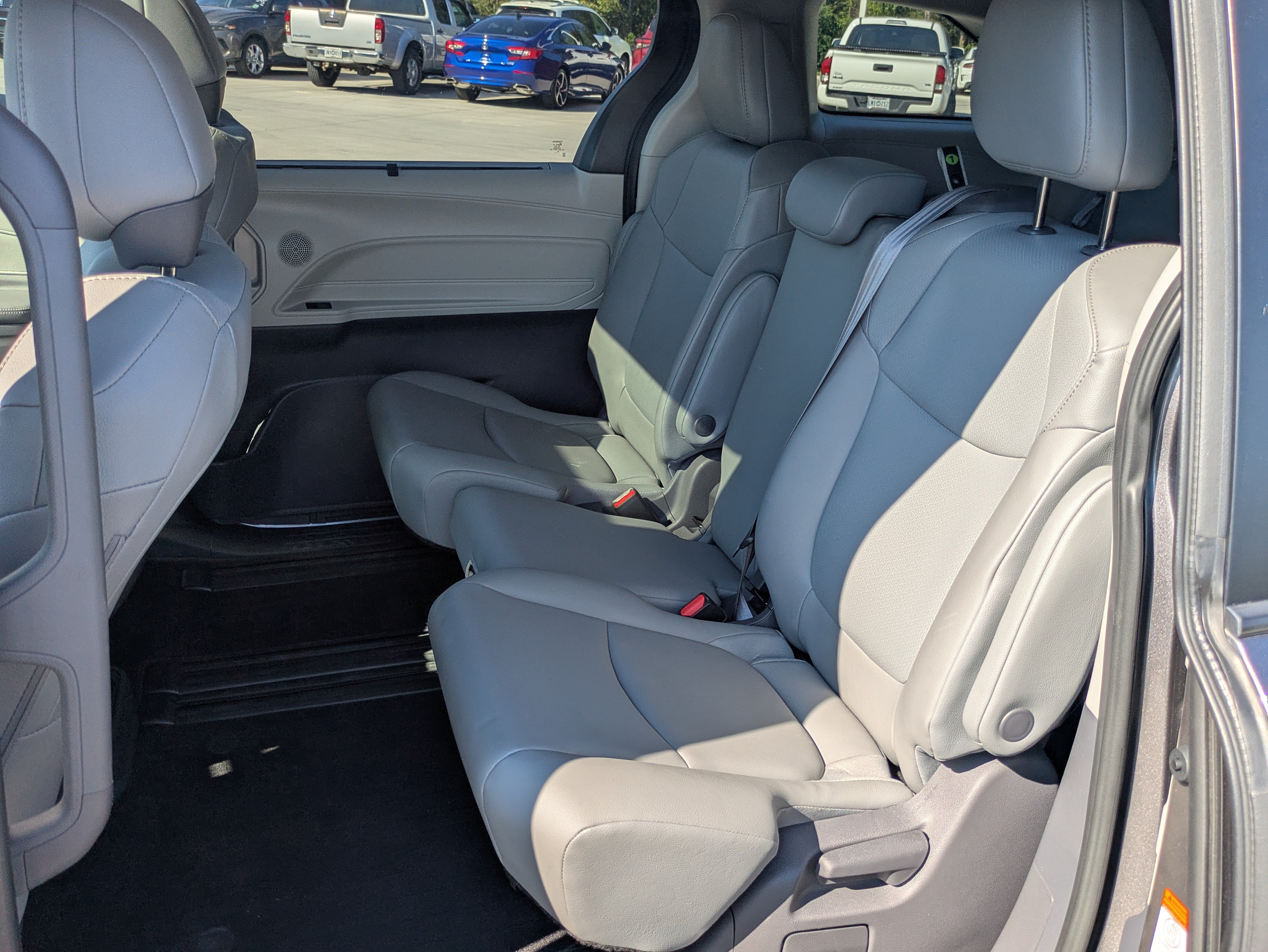 Certified 2021 Toyota Sienna XLE FWD image 14