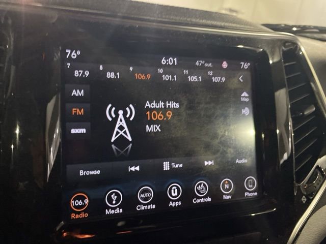 Used 2019 Jeep Cherokee Limited w/ Luxury Group image 6