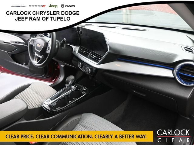 Used 2025 Chevrolet Trax LT w/ Driver Confidence Package image 42