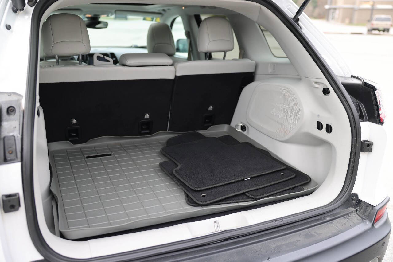 Used 2019 Jeep Cherokee Limited image 14