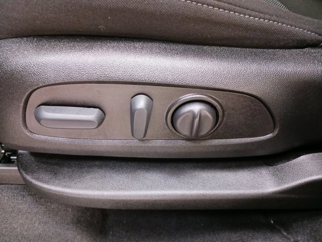 Used 2023 Chevrolet Traverse LT image 24