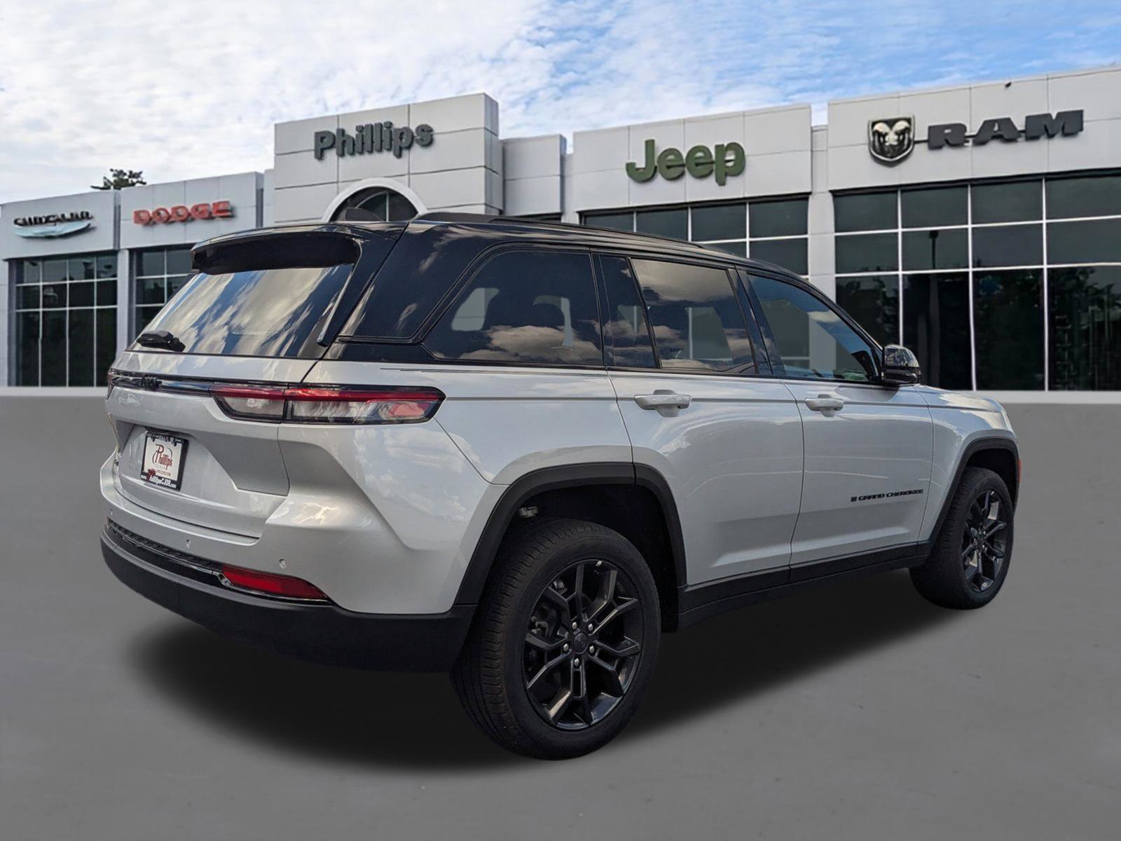 New 2025 Jeep Grand Cherokee Limited w/ Trailer Tow Package image 3