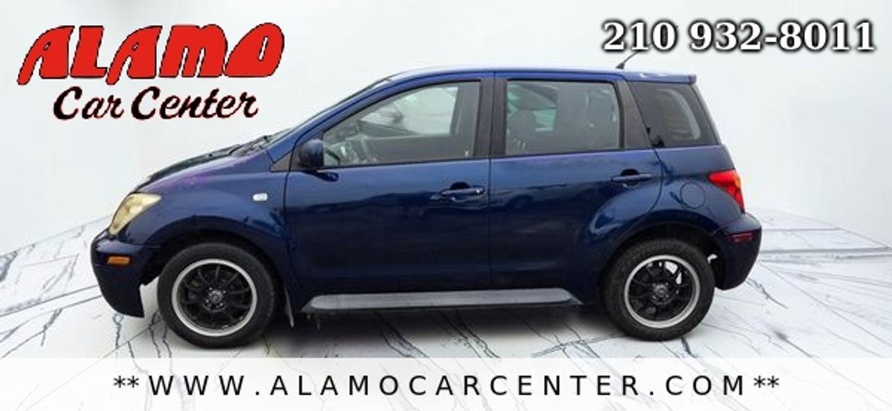 Used 2005 Scion xA FWD image 2