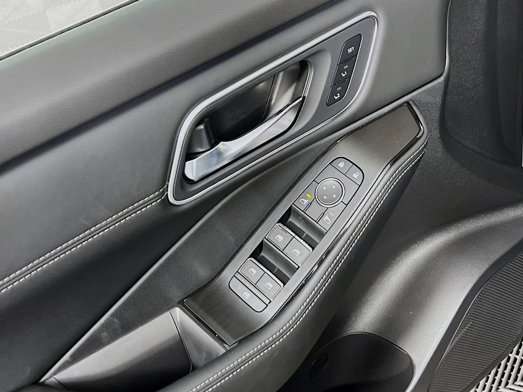 New 2026 Nissan Rogue Platinum image 16