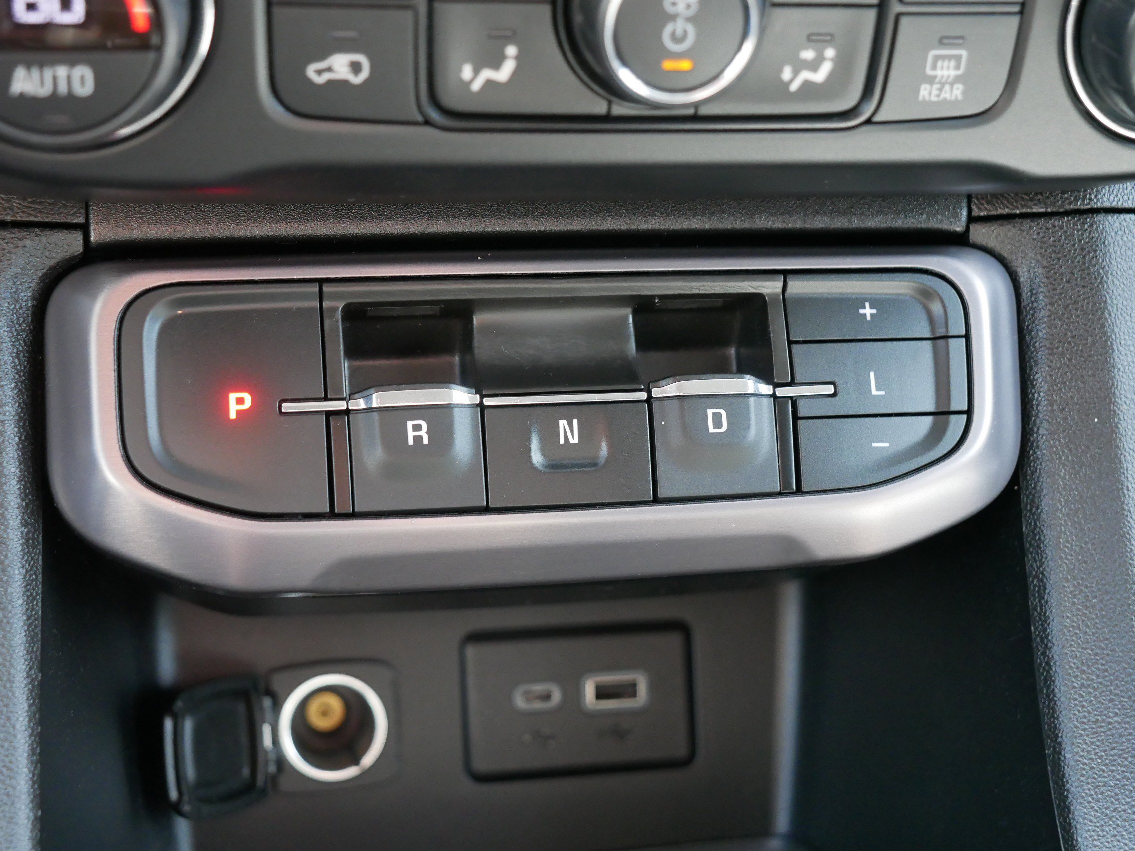 Used 2020 GMC Acadia SLE w/ Driver Convenience Package image 24