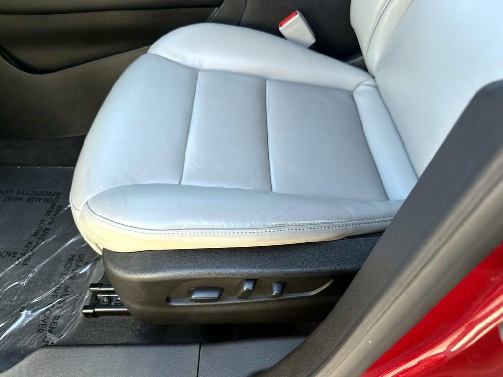 Used 2023 Cadillac XT4 Luxury w/ Cold Weather Package FWD image 20