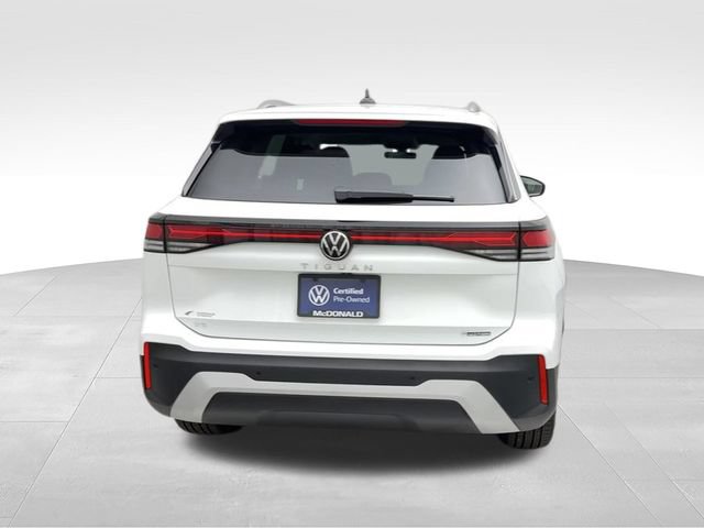 Certified 2025 Volkswagen Tiguan SE AWD/4WD image 4