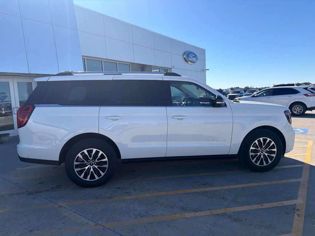 Used 2025 Ford Expedition Platinum AWD/4WD image 8