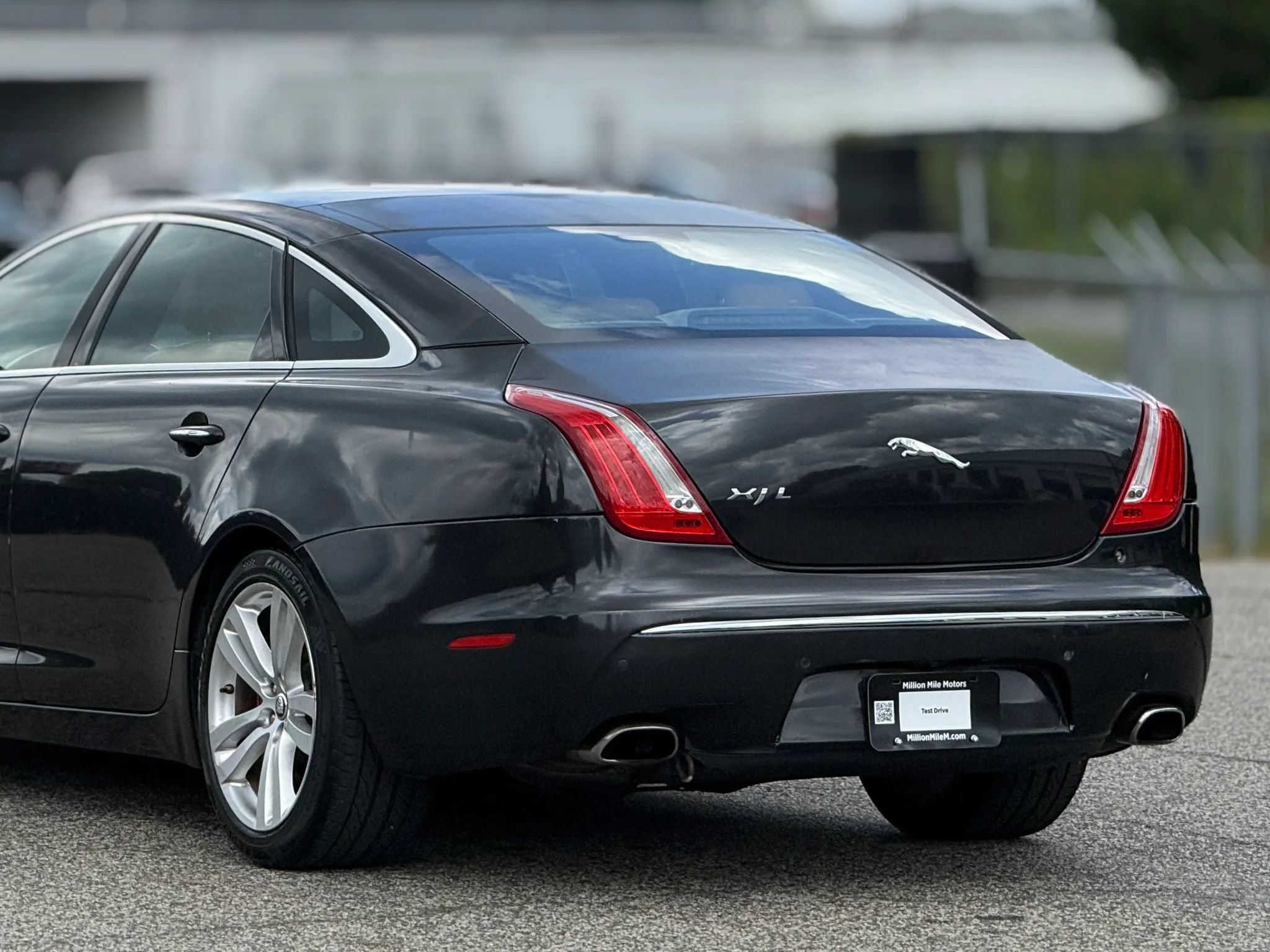 Used 2012 Jaguar XJ L RWD image 16