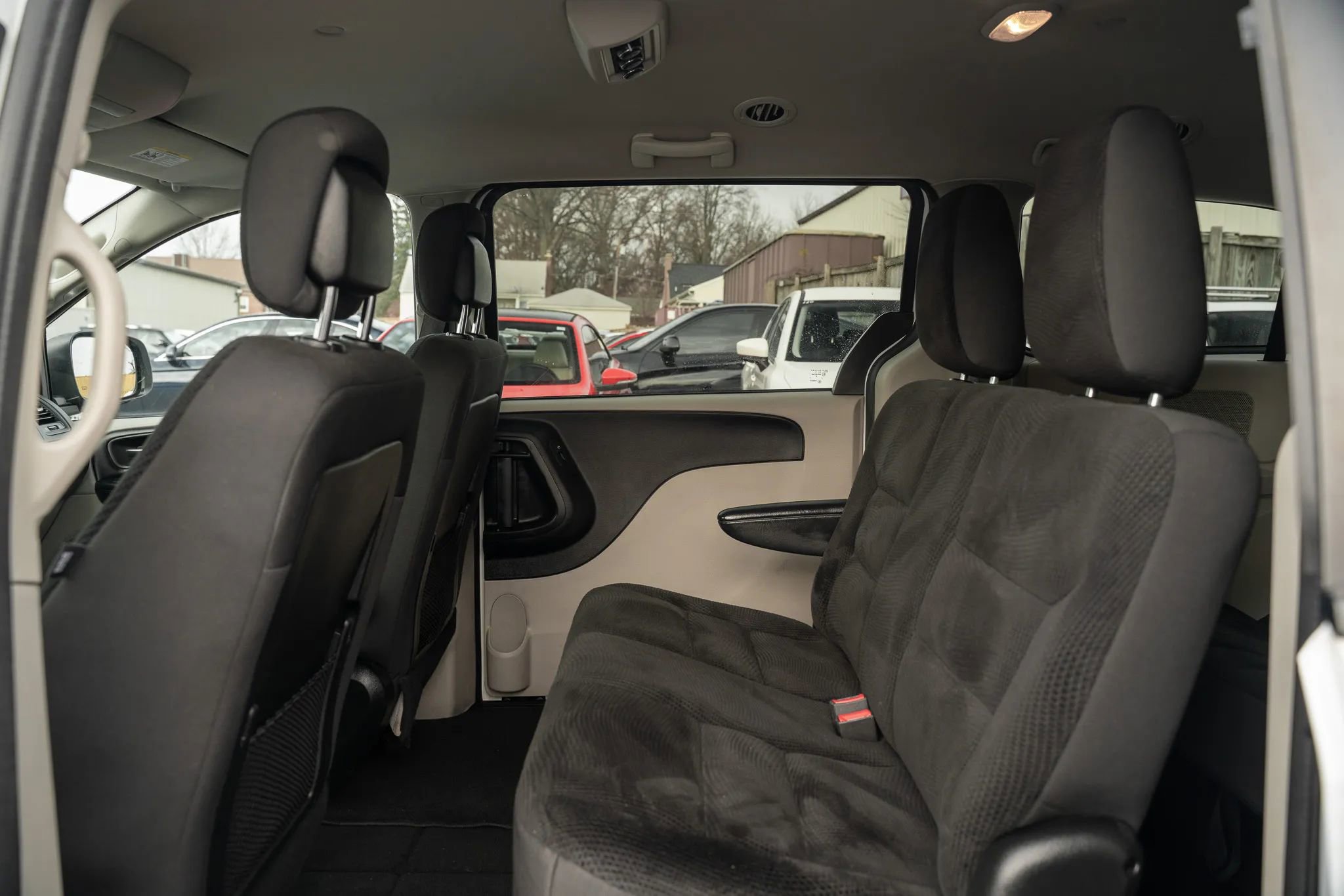 Used 2019 Dodge Grand Caravan SE w/ UConnect Hands-Free Group image 8