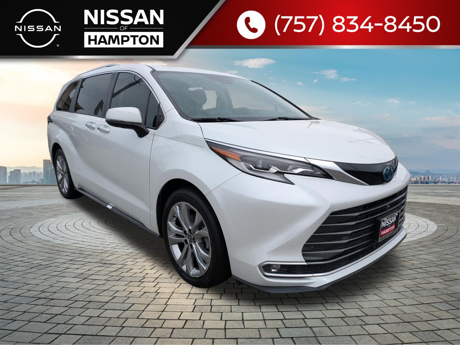 Used 2022 Toyota Sienna Platinum FWD image 1