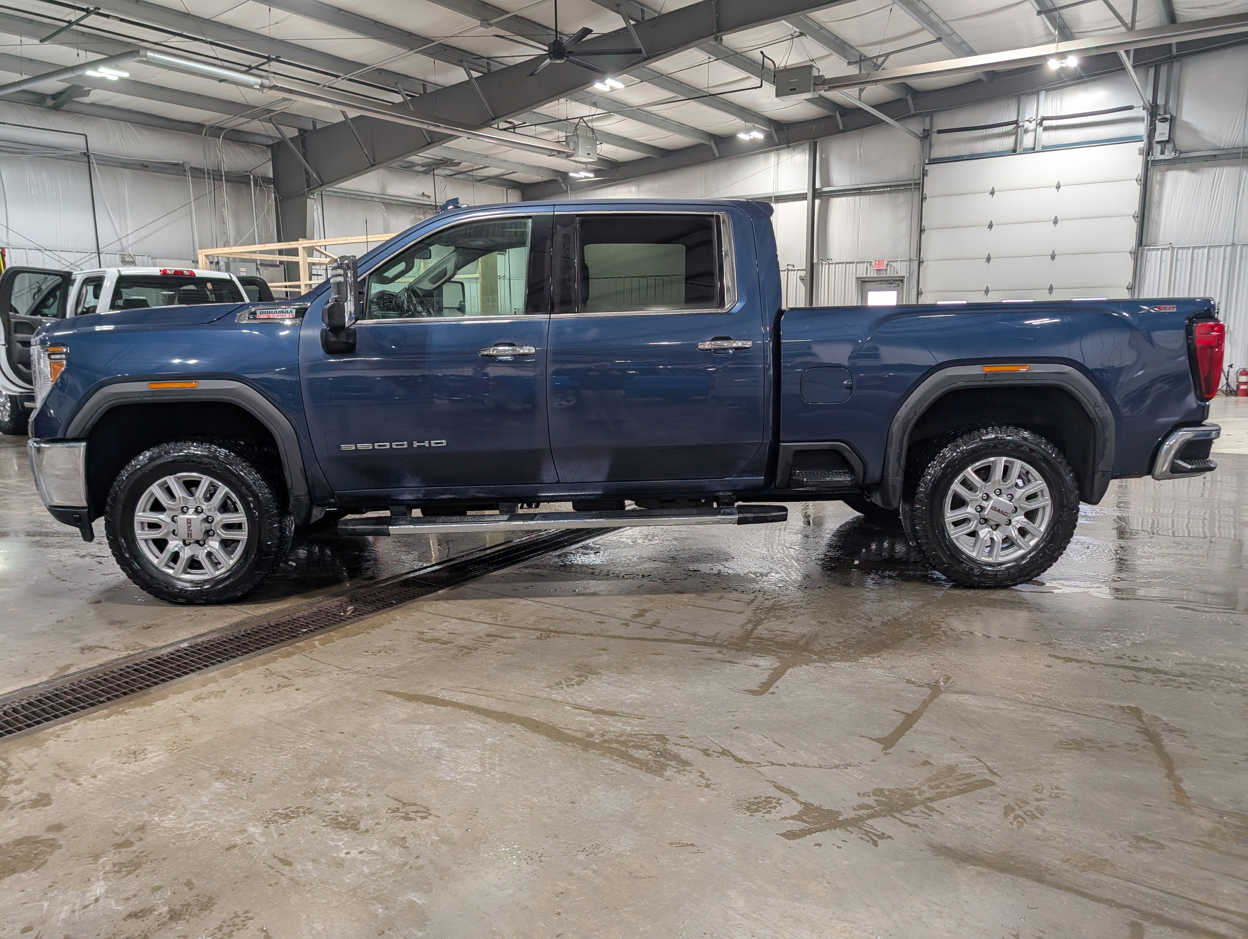 Used 2021 GMC Sierra 3500 SLT w/ SLT Convenience Package image 5