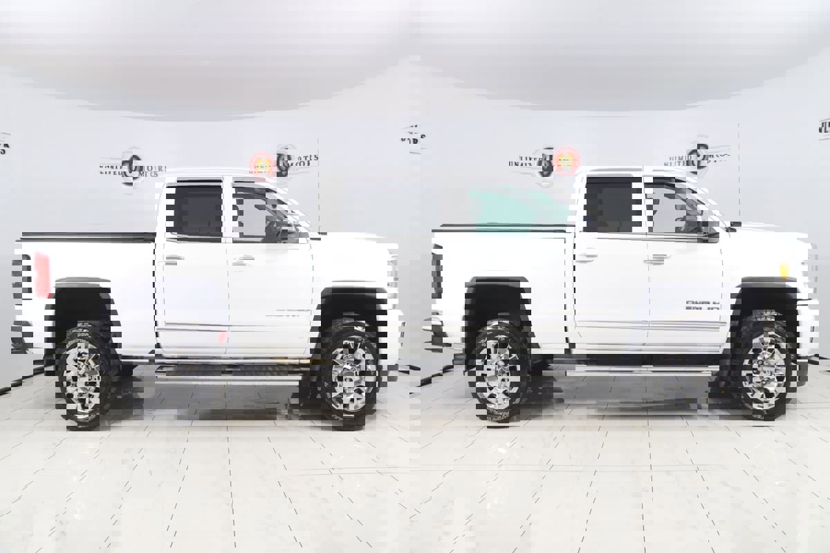 Used 2016 GMC Sierra 2500 Denali w/ Suspension Package, Off-Road AWD/4WD image 2