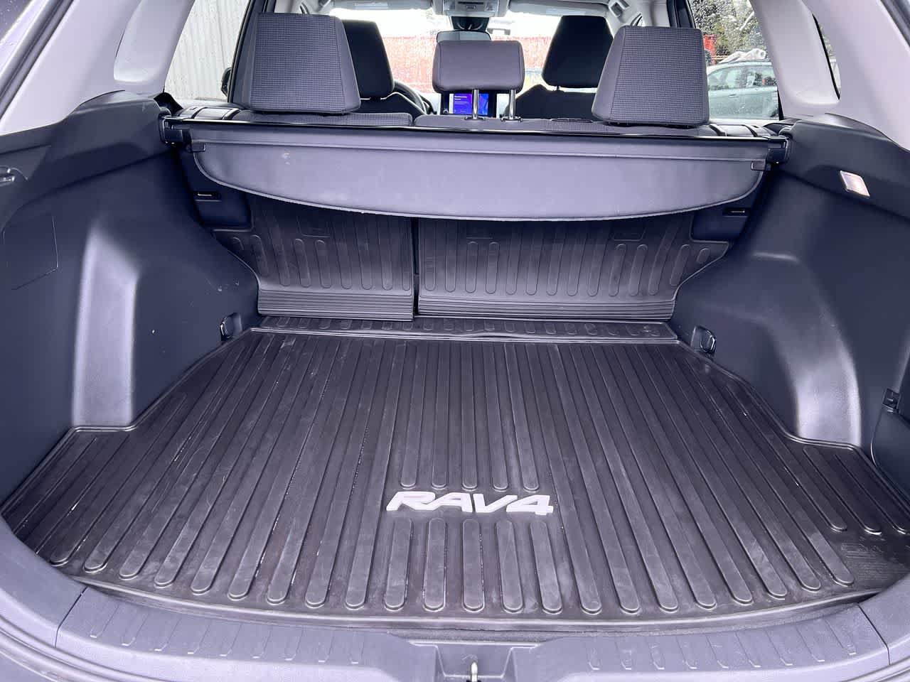 Used 2024 Toyota RAV4 LE AWD/4WD image 24