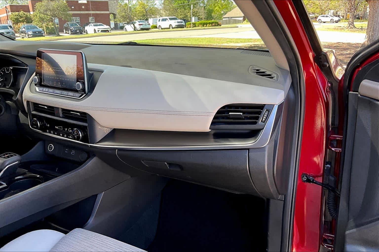 Used 2023 Nissan Rogue SV FWD image 19