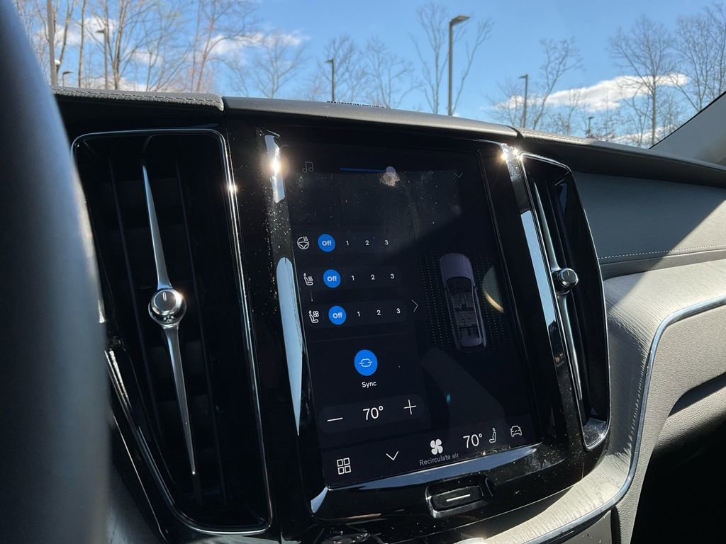 Certified 2025 Volvo XC60 B5 Ultra image 24