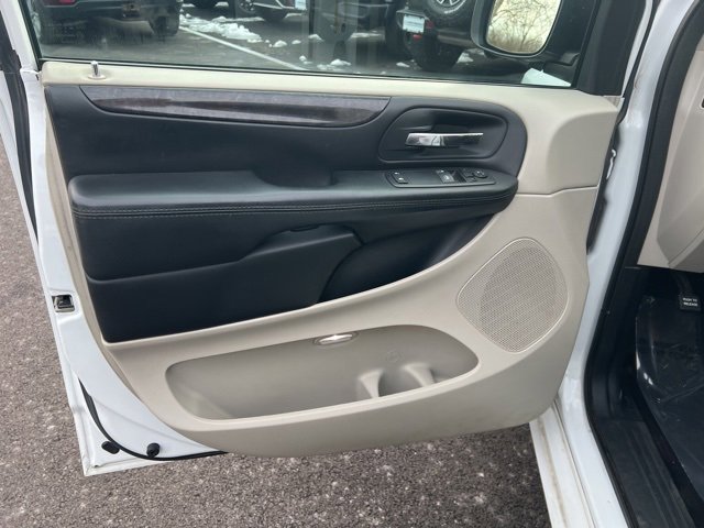 Used 2017 Dodge Grand Caravan SE image 24