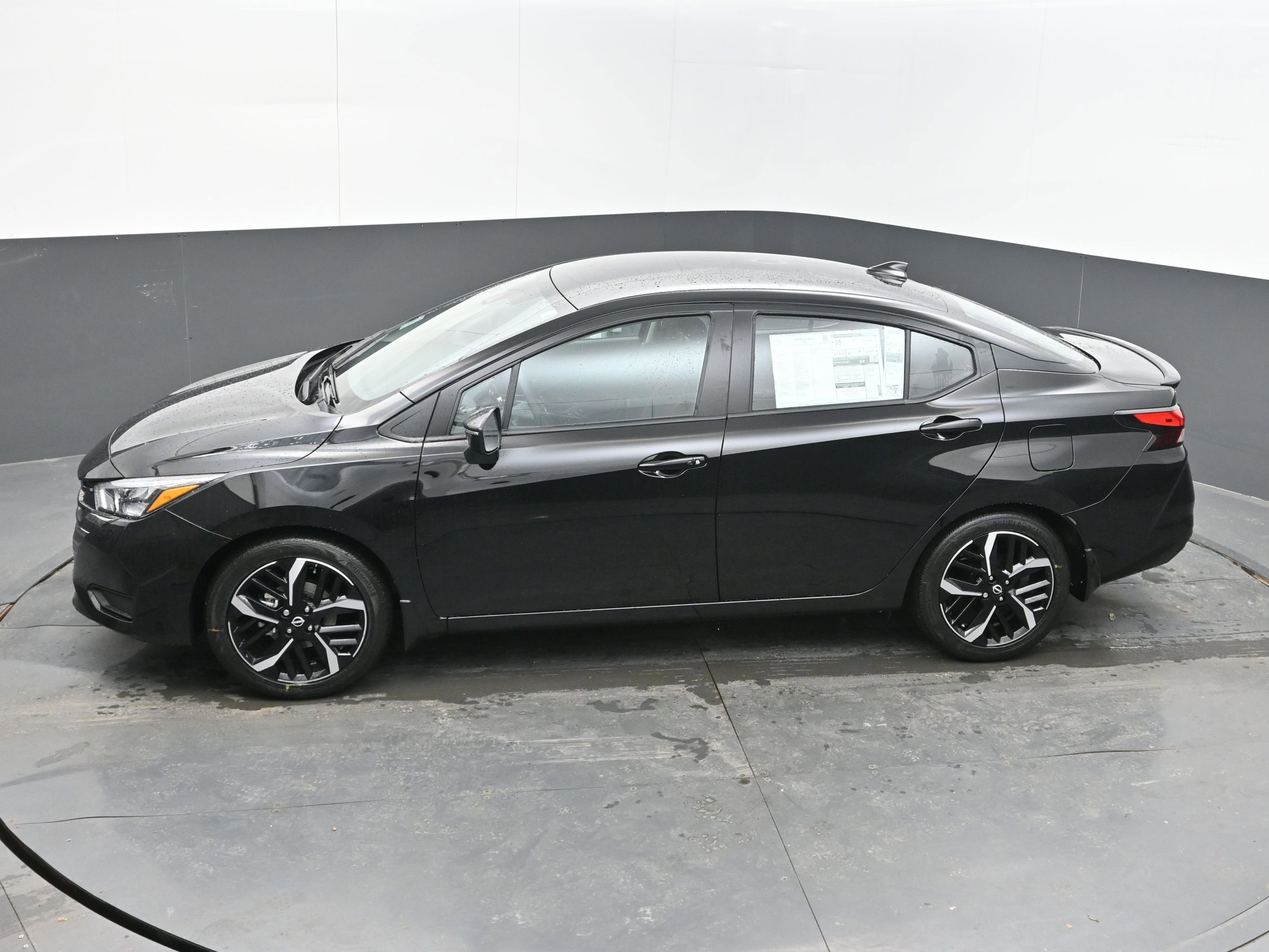 New 2025 Nissan Versa SR image 33