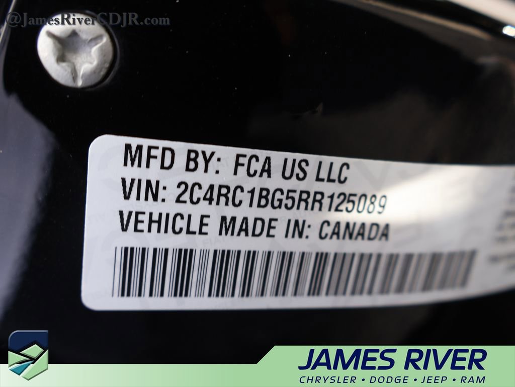 Used 2024 Chrysler Pacifica Touring-L image 40