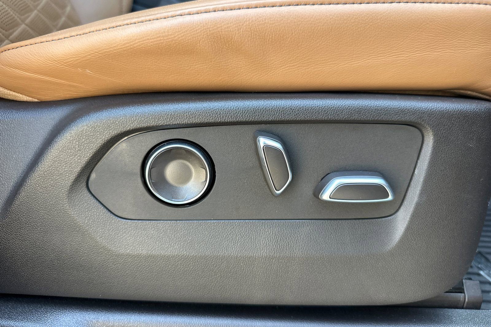 Used 2023 Cadillac Escalade ESV Sport w/ Touring Package image 23