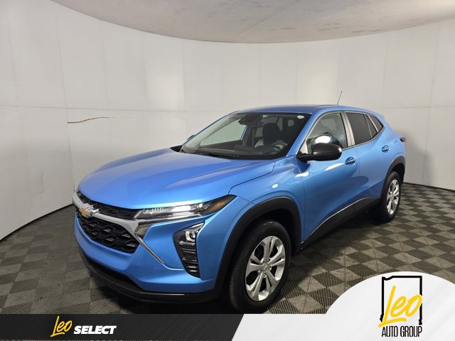 Used 2025 Chevrolet Trax LS image 1