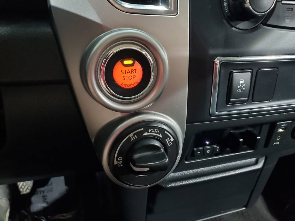 Used 2017 Nissan Titan SV AWD/4WD image 31