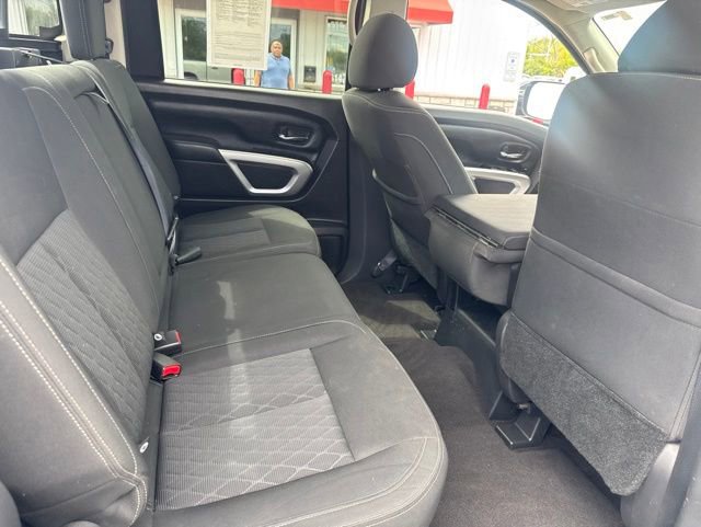 Used 2017 Nissan Titan SV AWD/4WD image 10