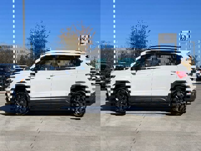 Used 2022 Volkswagen Taos S image 3