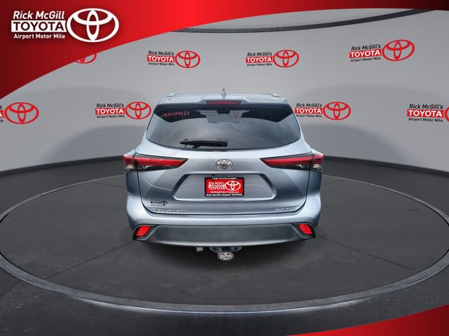 Used 2021 Toyota Highlander XLE AWD/4WD image 7