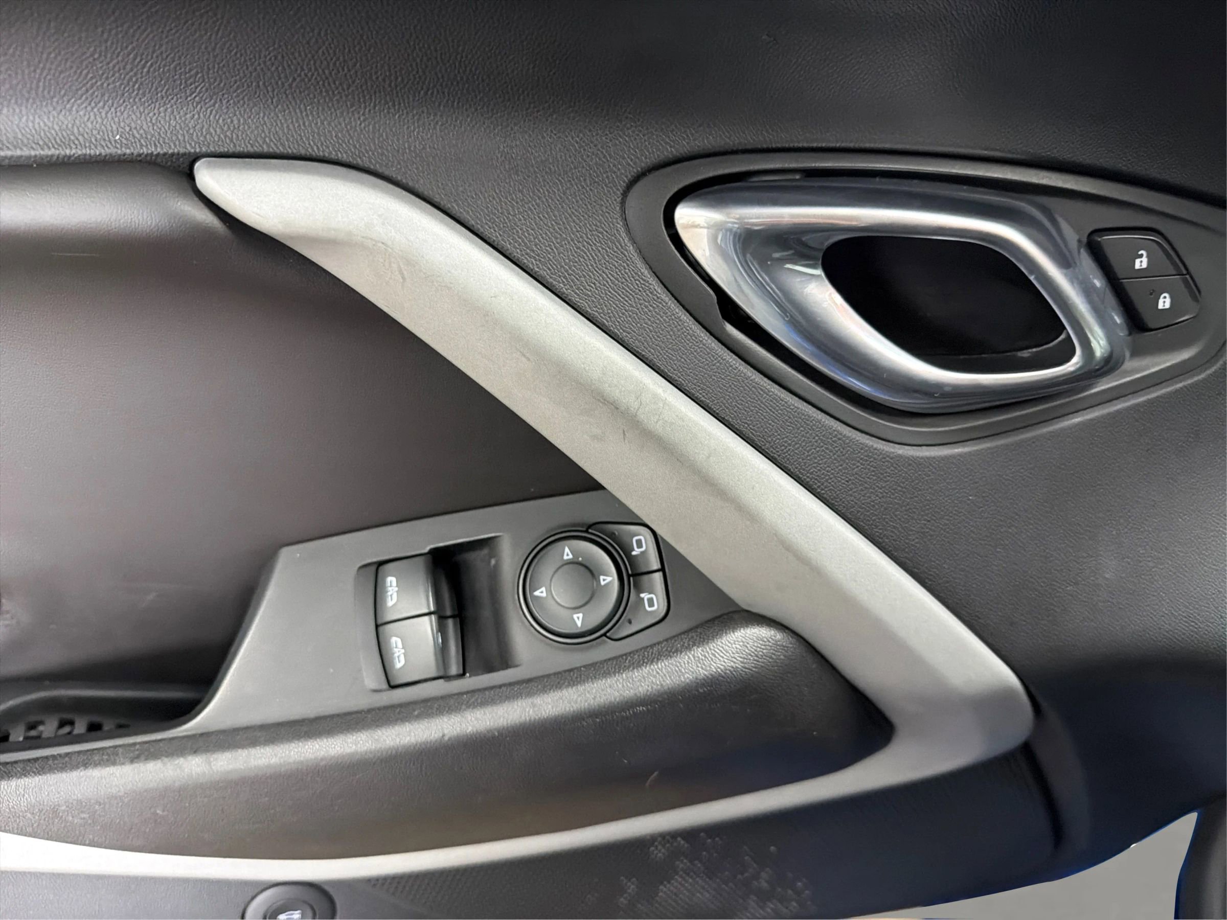 Used 2018 Chevrolet Camaro LT image 25