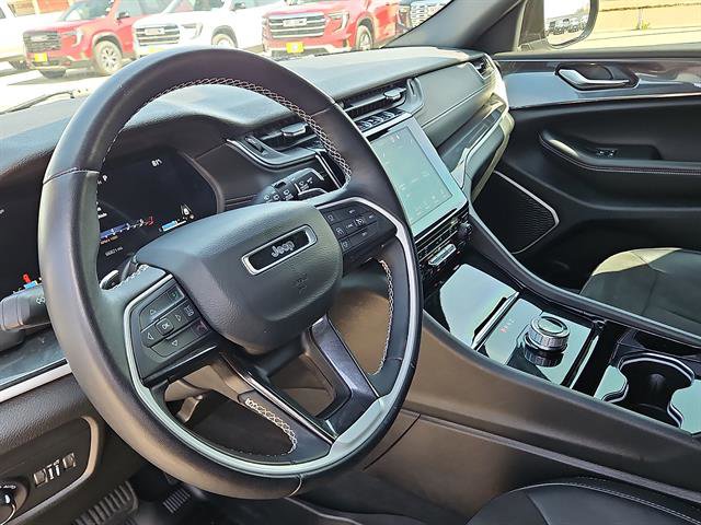 Used 2022 Jeep Grand Cherokee Altitude image 12