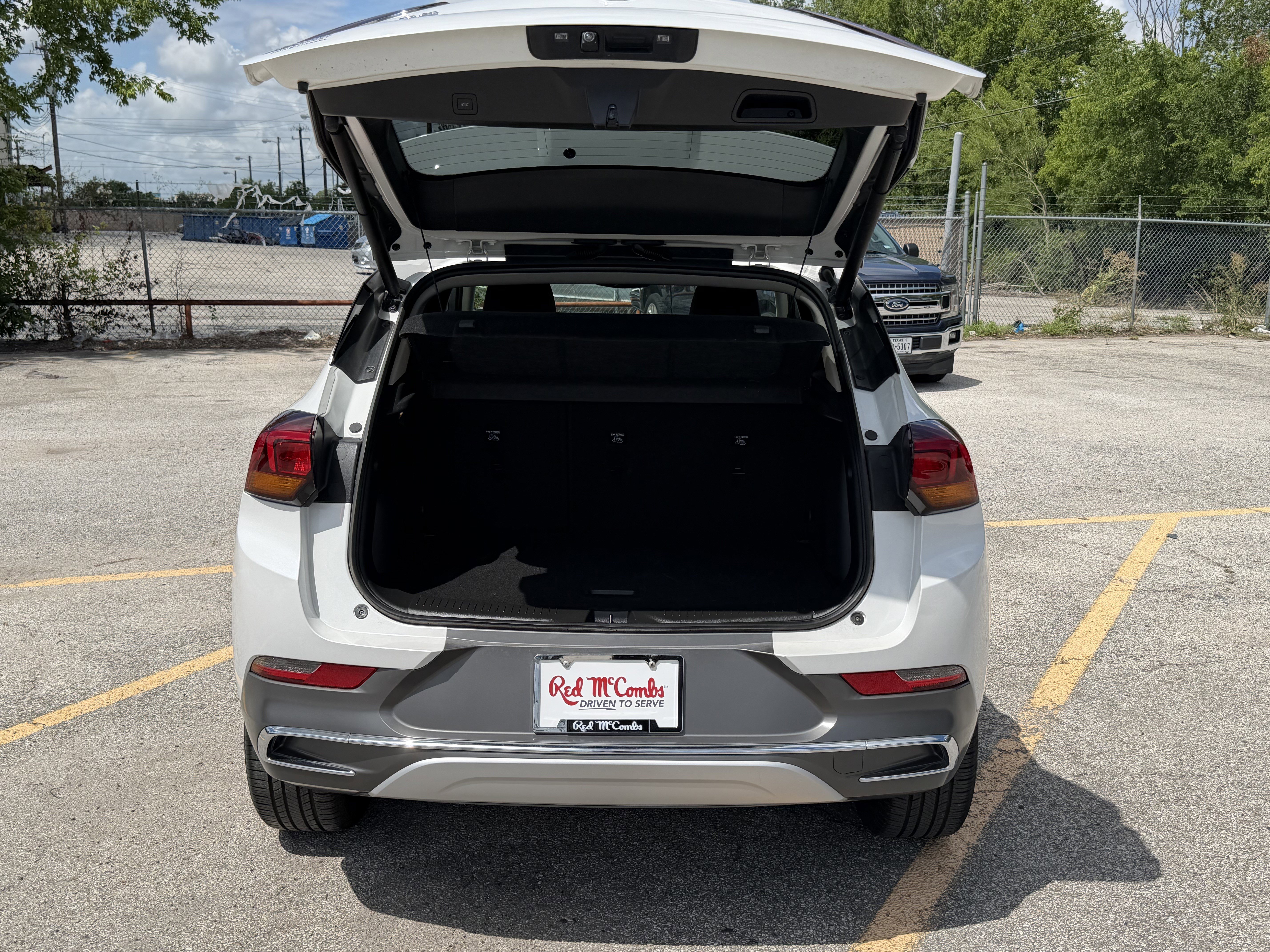 Used 2023 Buick Encore GX Essence w/ Experience Buick Package FWD image 8