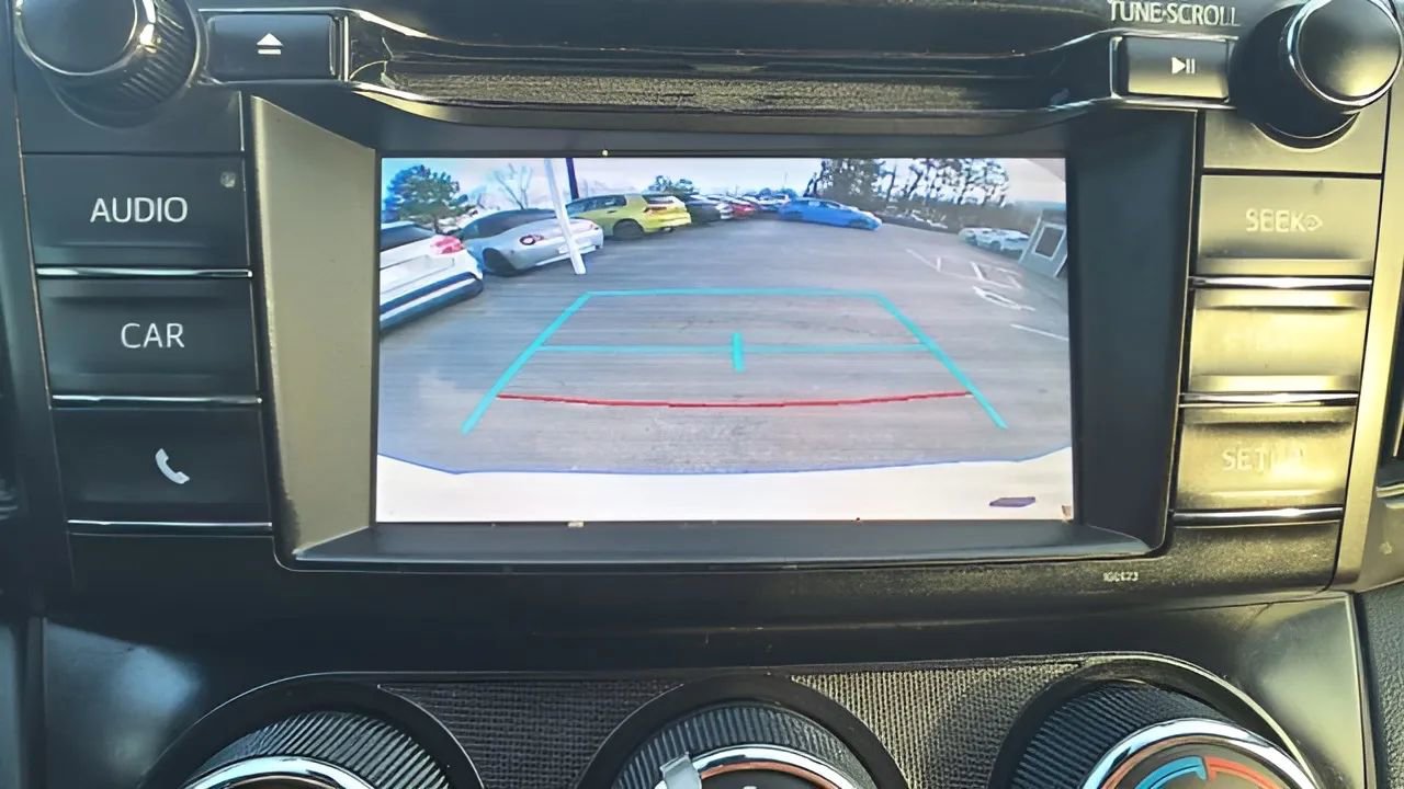 Used 2018 Toyota RAV4 LE image 29