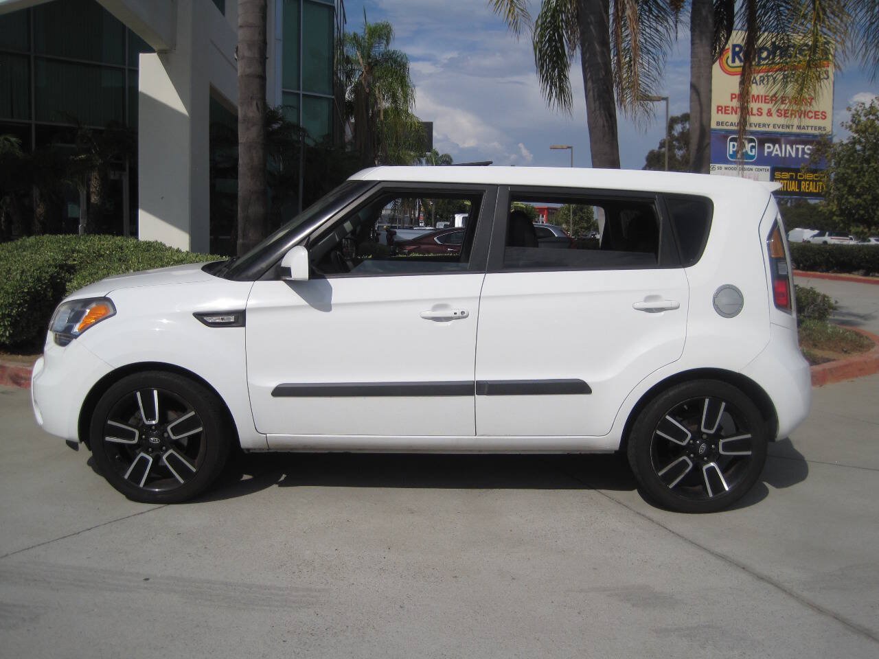 Used 2011 Kia Soul + FWD image 10