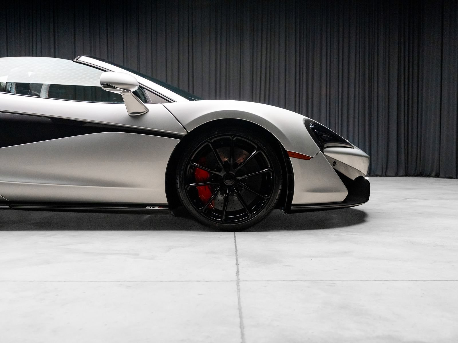 Used 2019 McLaren 570S Spider RWD image 25