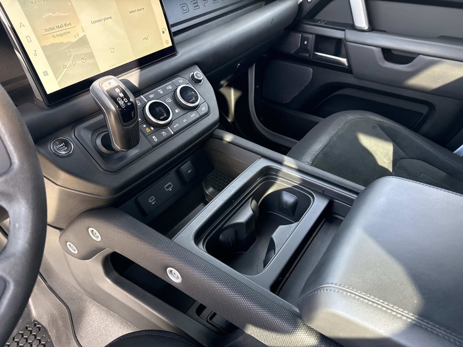 Used 2023 Land Rover Defender 110 V8 image 25