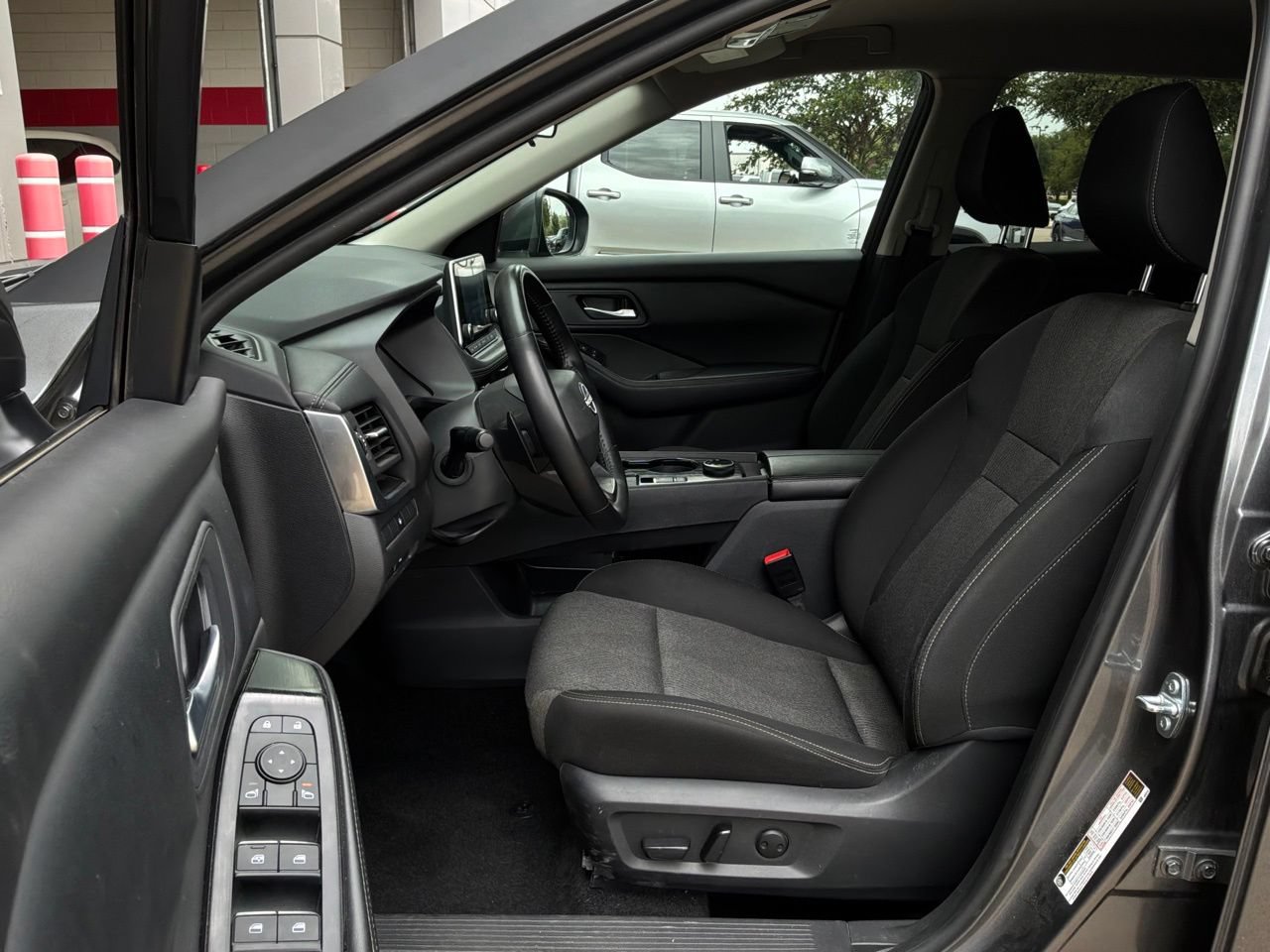 Used 2025 Nissan Rogue SV AWD/4WD image 11