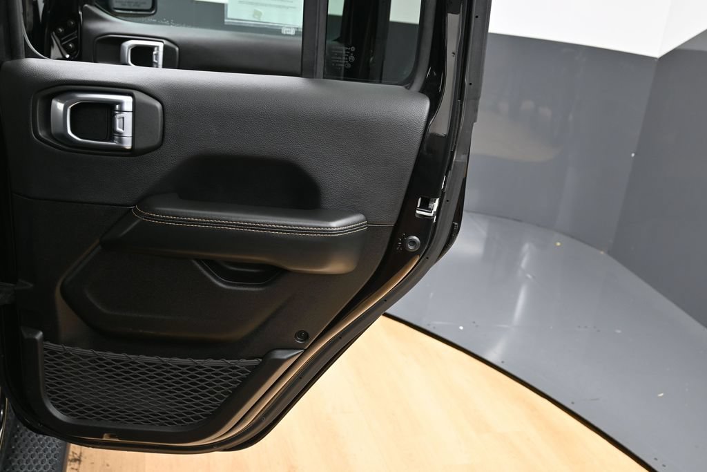 Used 2024 Jeep Wrangler Unlimited Sahara AWD/4WD image 40