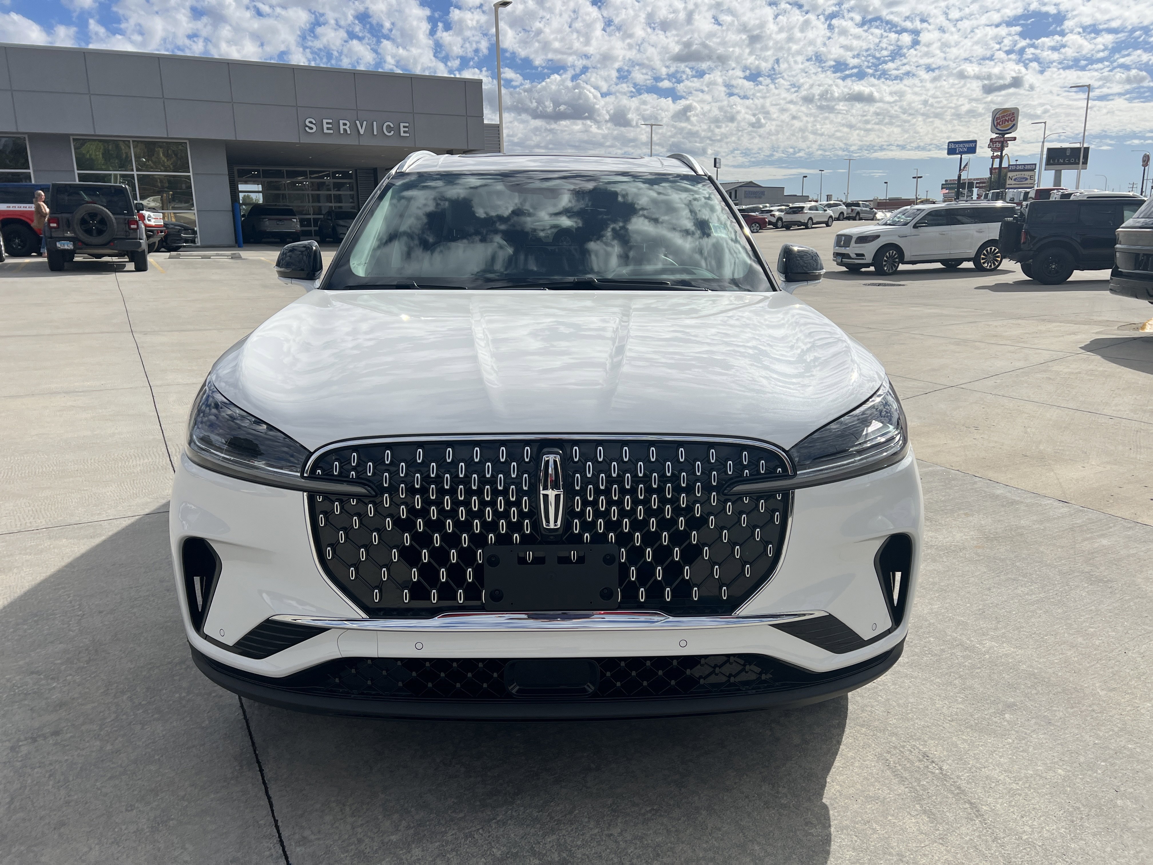 New 2026 Lincoln Aviator AWD image 2