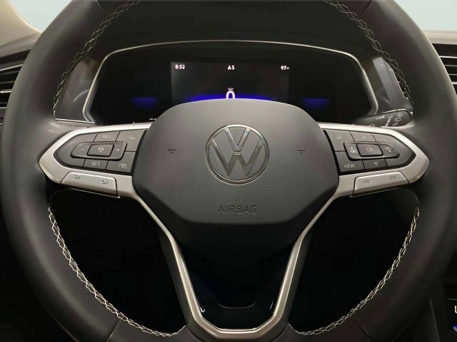 Used 2023 Volkswagen Tiguan SE w/ Panoramic Sunroof Package FWD image 37