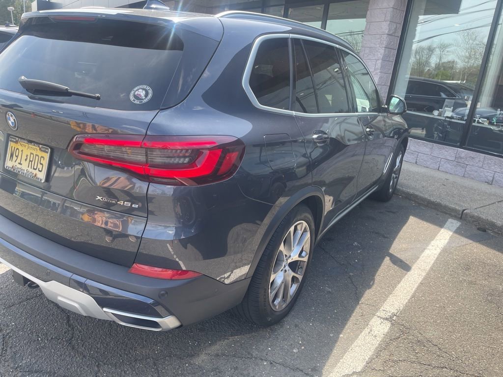 Used 2022 BMW X5 xDrive45e w/ Executive Package AWD/4WD image 2