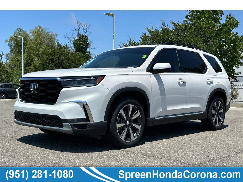 Certified 2025 Honda Pilot Touring image 1