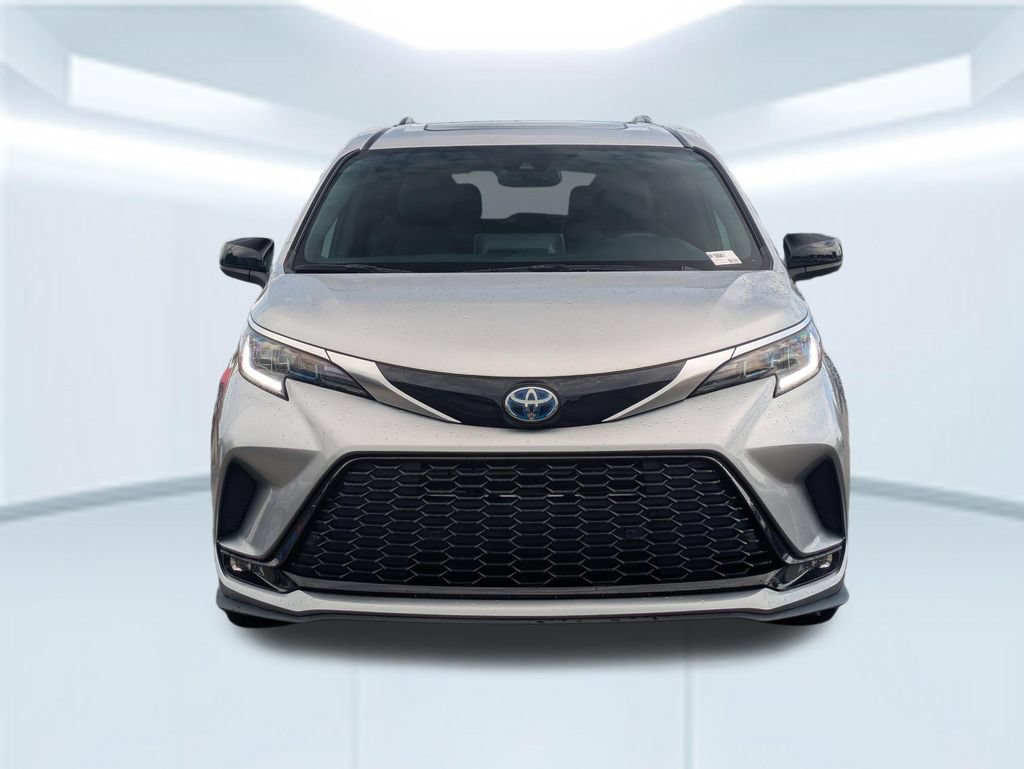 Used 2024 Toyota Sienna XSE FWD image 8