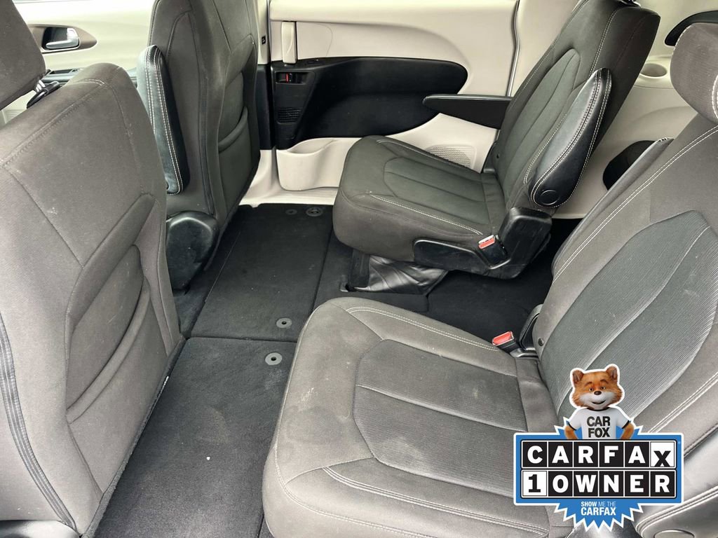 Used 2023 Chrysler Voyager LX image 15